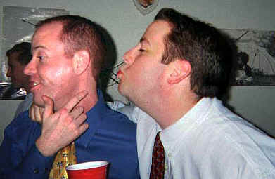 kissy.jpg (30733 bytes)